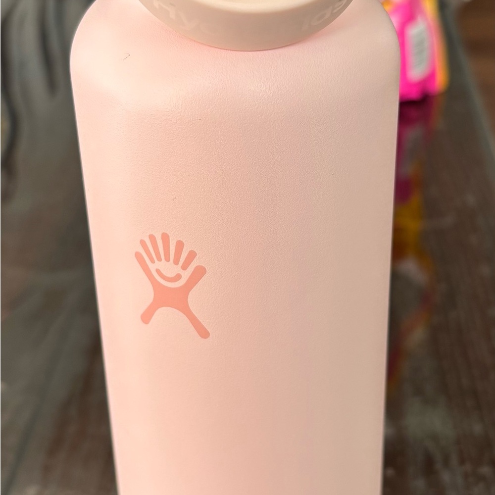 Hydro Flask Light Pink Bottle